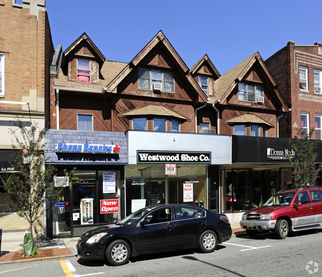 5468 Westwood Ave, Westwood, NJ 07675