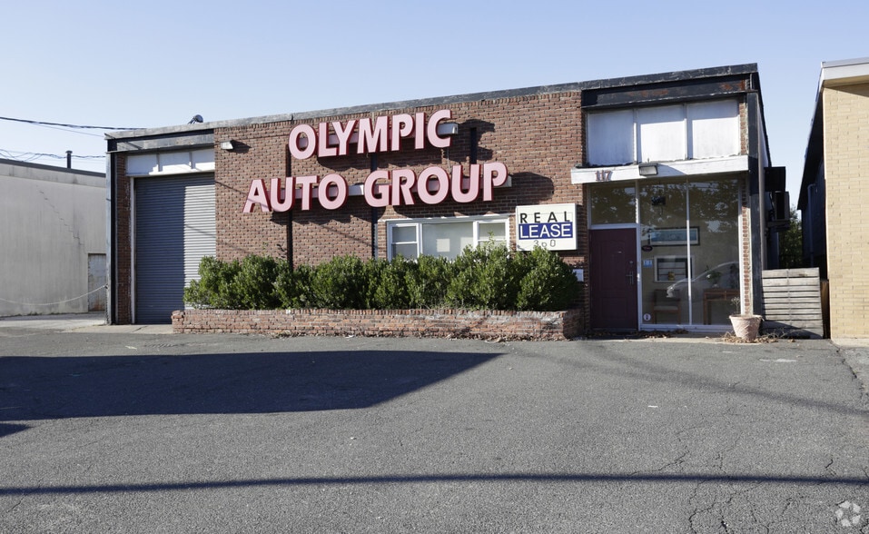 117 Gazza Blvd, Farmingdale, NY for sale - Primary Photo - Image 1 of 1