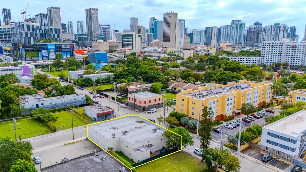 702 NW 5th Ave, Miami, FL for lease - Building Photo - Image 2 of 18