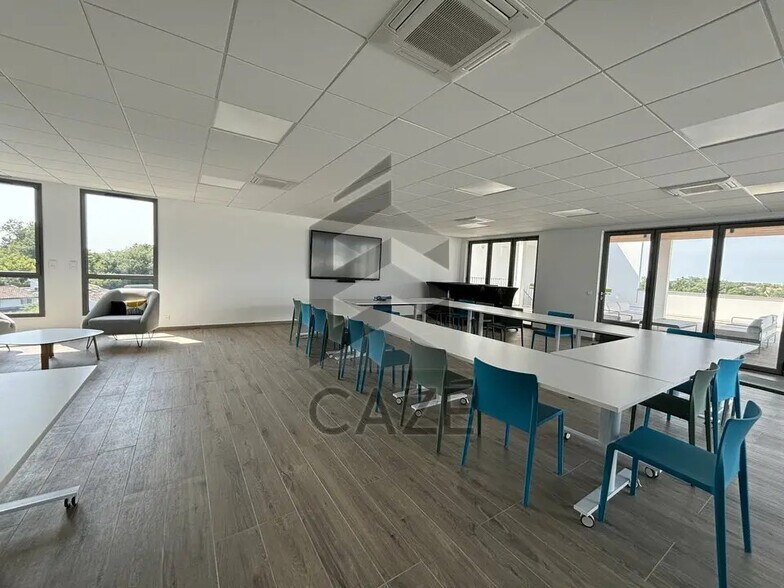 Office in Artigues-près-Bordeaux for lease - Building Photo - Image 2 of 10