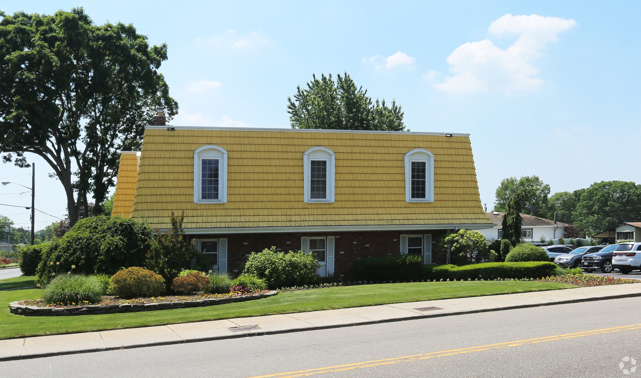 2100 Deer Park Ave, Deer Park, NY for lease Primary Photo- Image 1 of 8