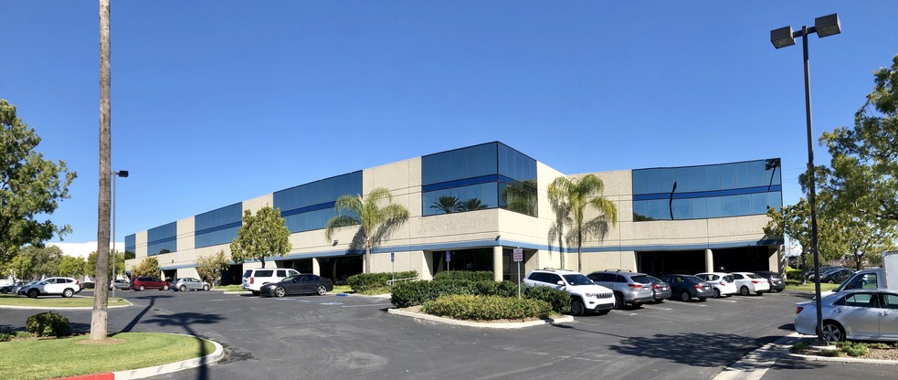 13915 Cerritos Corporate Dr, Cerritos, CA for lease - Building Photo - Image 2 of 5