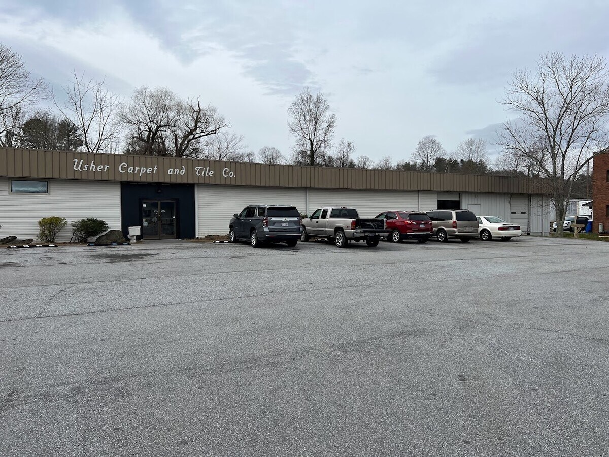 1811 Asheville Hwy, Hendersonville, NC 28791