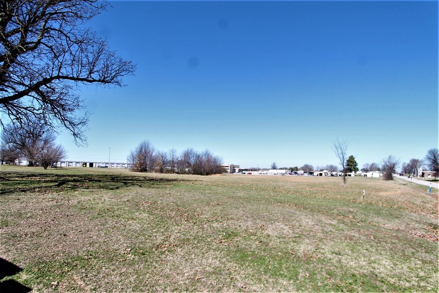 S BARRINGTON Rd, Tontitown, AR 72770