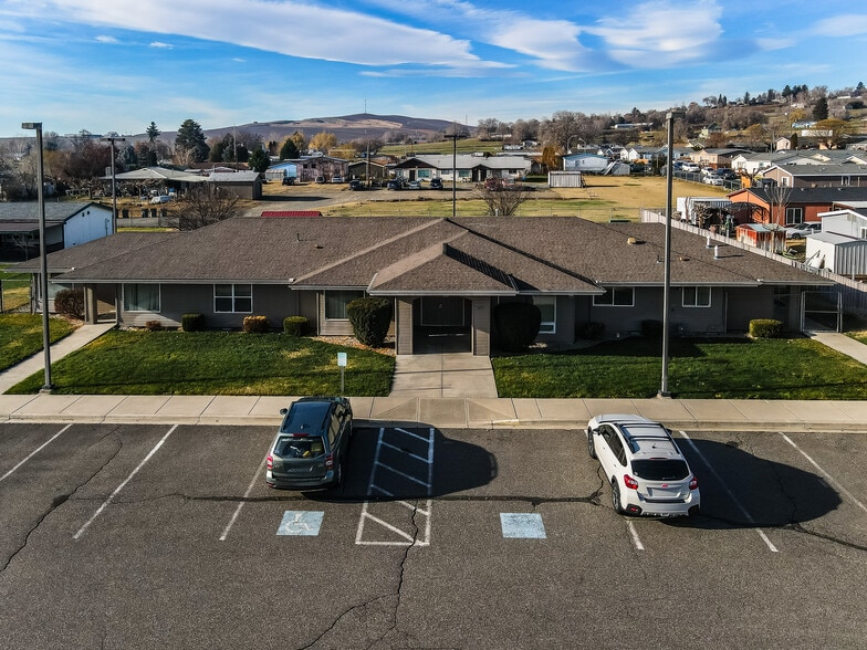 1691 Washington Ct, Sunnyside, WA for sale - Building Photo - Image 1 of 9