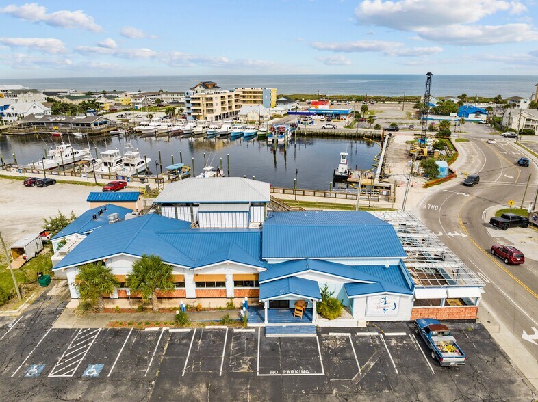 300 N Lake Park Blvd, Carolina Beach, NC for sale - Building Photo - Image 1 of 1