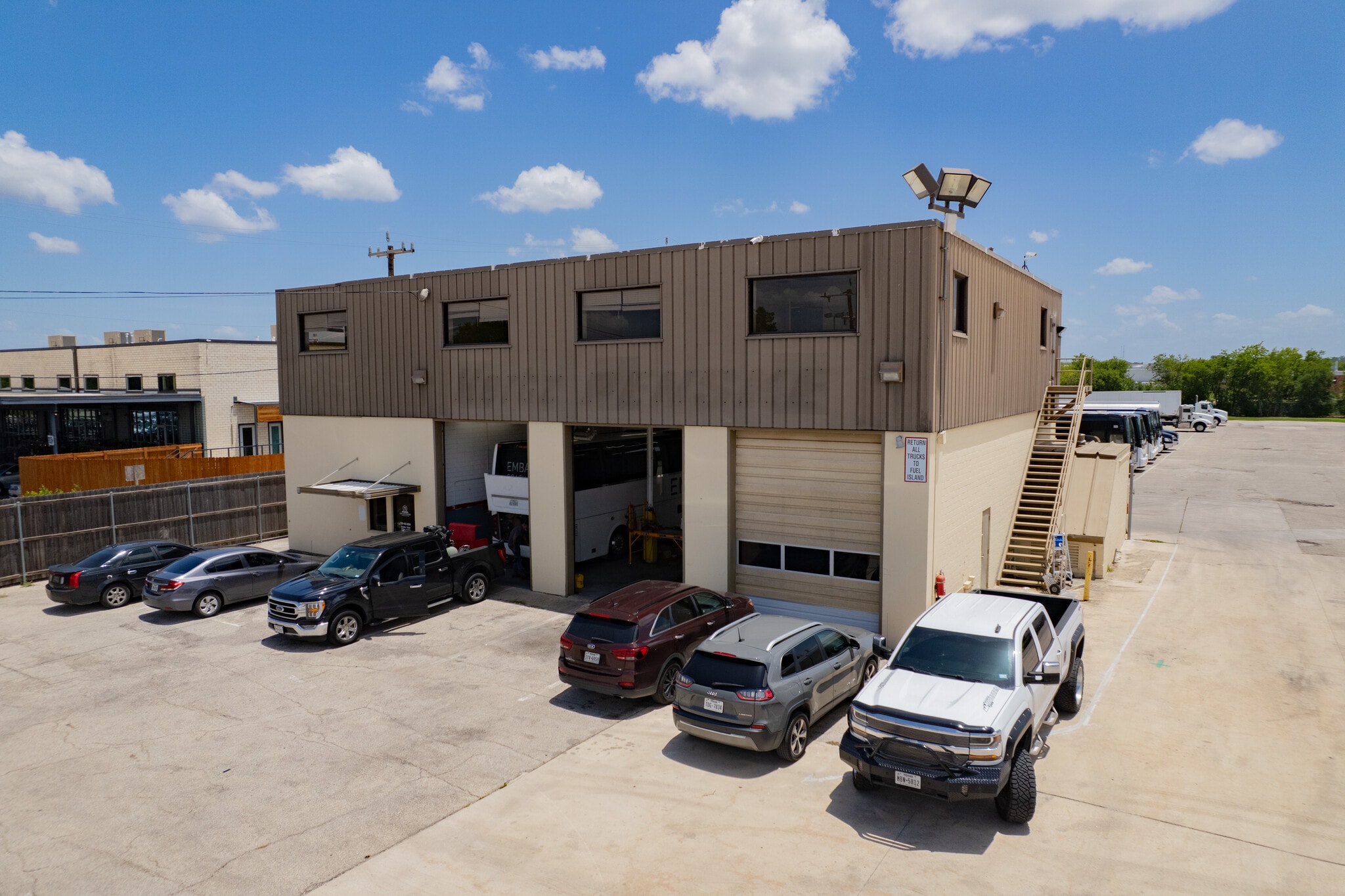 3000 E Houston St, San Antonio, TX for lease Interior Photo- Image 1 of 8