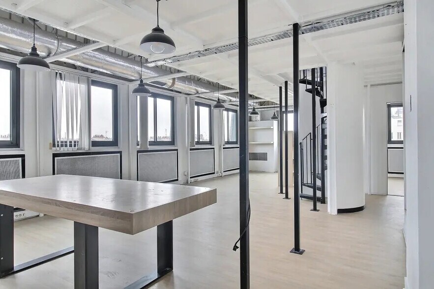 Boulevard Des Batignolles, Paris for lease - Building Photo - Image 2 of 9