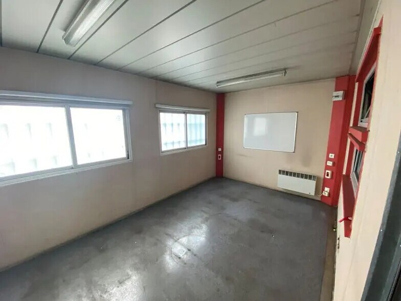 Office in Bassens for lease - Interior Photo - Image 2 of 8