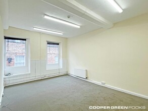 24 Claremont Hl, Shrewsbury for lease Interior Photo- Image 2 of 3