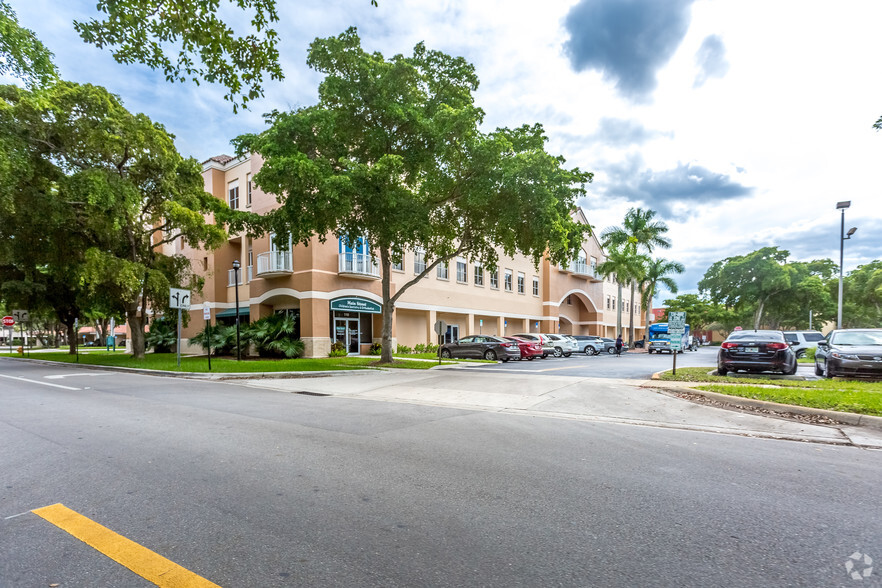 15600 NW 67th Ave, Miami Lakes, FL for lease - Building Photo - Image 3 of 8