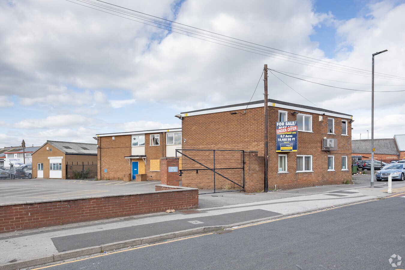 2030 Lawefield Ln, Wakefield, WF2 8SP