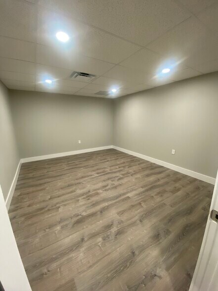 629 N Dixie Fwy, New Smyrna Beach, FL for lease - Interior Photo - Image 3 of 9