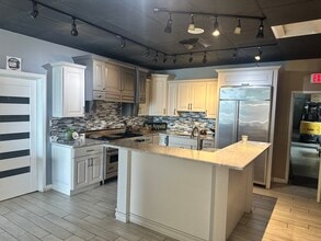 1401 Busse Rd, Elk Grove Village, IL for lease Interior Photo- Image 2 of 13