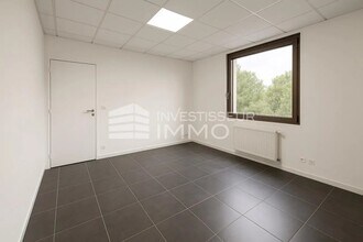 Office in Avon for lease Interior Photo- Image 1 of 4