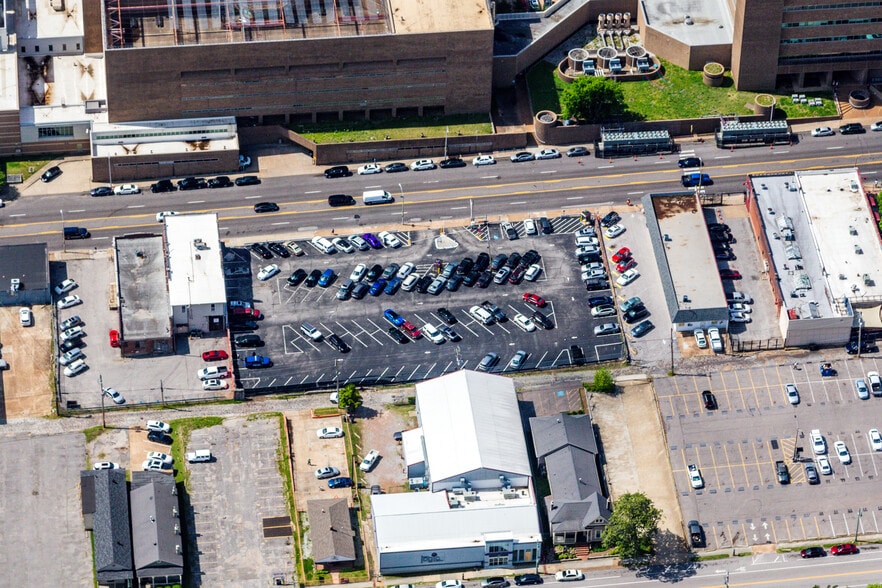 212 Poplar Ave, Memphis, TN for sale - Building Photo - Image 3 of 6