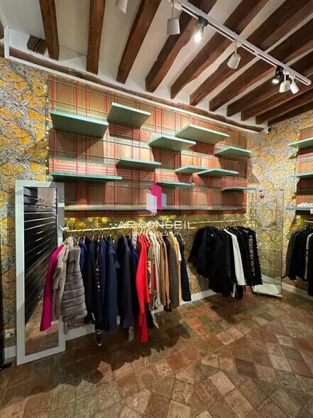 Flex in Versailles for lease - Building Photo - Image 3 of 10