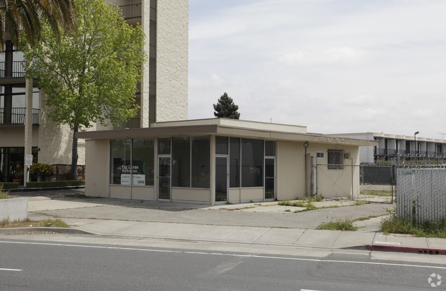 110 Hegenberger Rd, Oakland, CA for lease - Primary Photo - Image 3 of 5