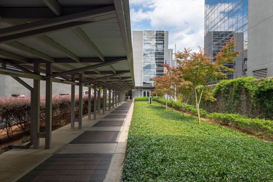 City Centre portfolio of 2 properties for sale on LoopNet.com - Building Photo - Image 3 of 10