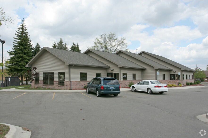2357 Delhi Commerce Dr, Holt, MI for lease - Building Photo - Image 3 of 5