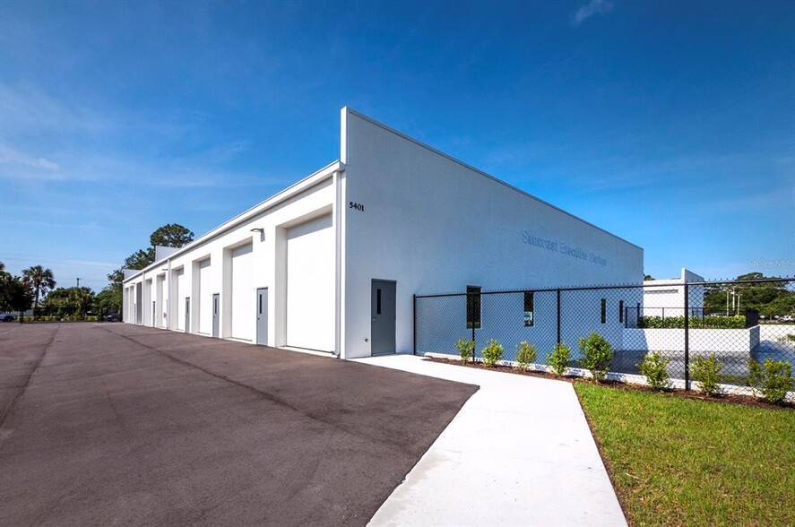 5401 Tri Par Dr, Sarasota, FL for lease - Building Photo - Image 1 of 7