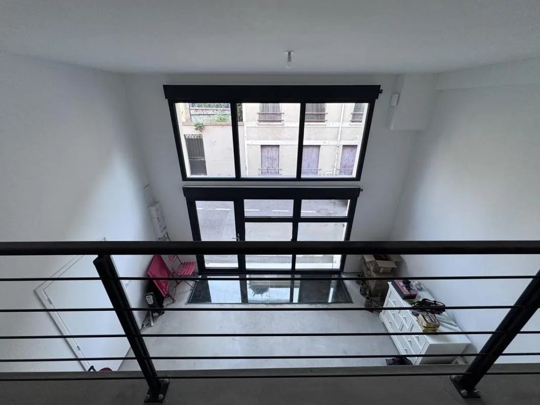 Office in Montreuil for sale Interior Photo- Image 1 of 11