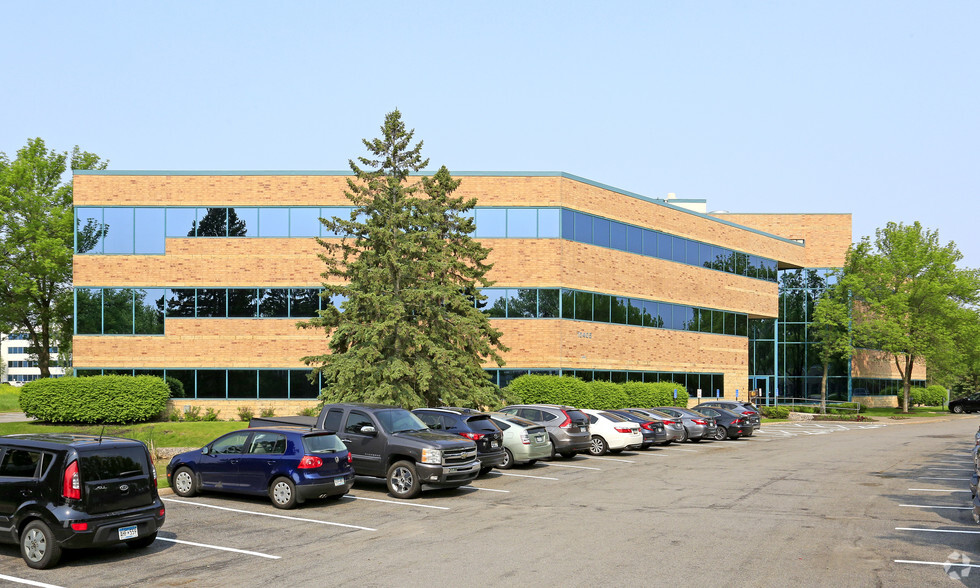 10405 6th Ave N, Plymouth, MN for lease - Building Photo - Image 1 of 7