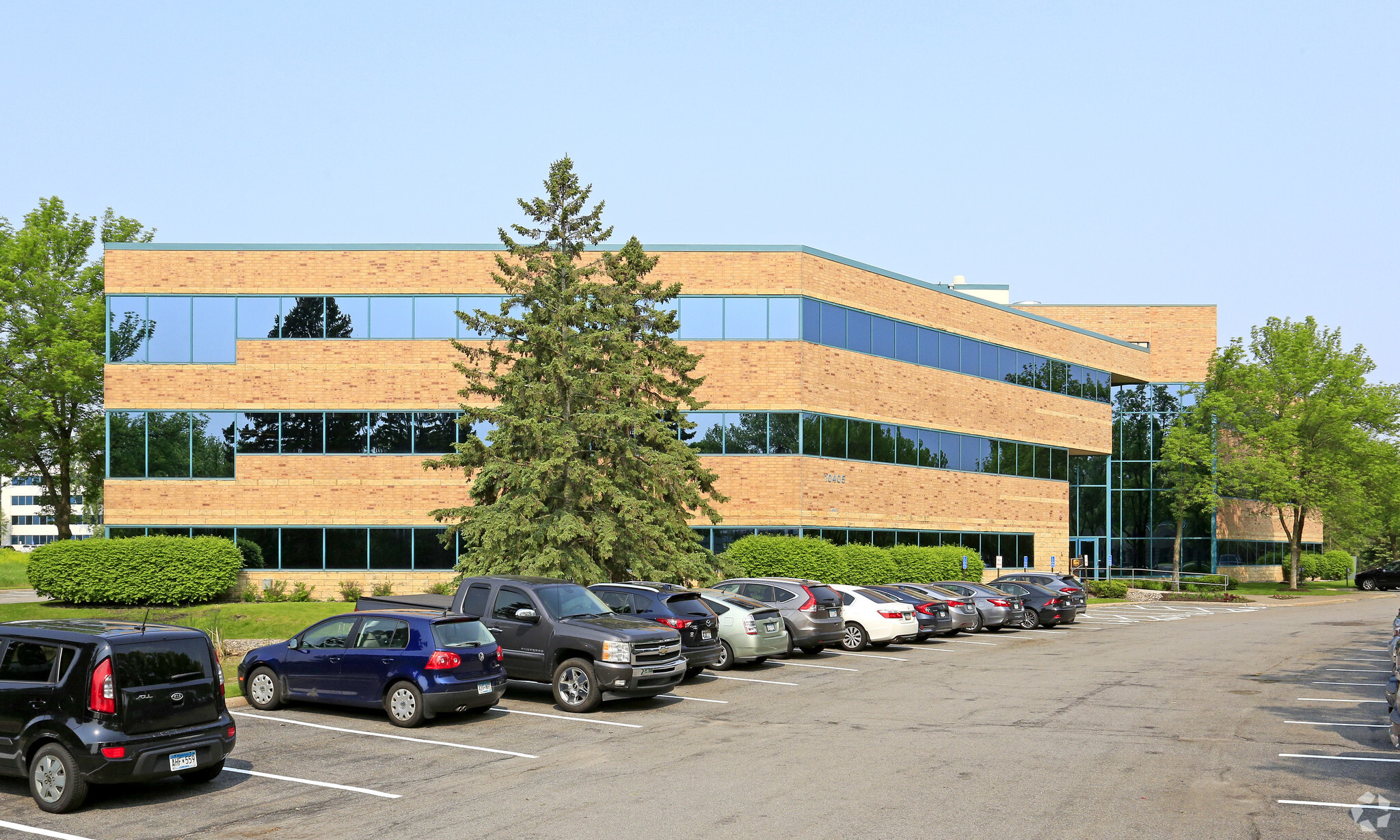 10405 6th Ave N, Plymouth, MN for lease Building Photo- Image 1 of 8