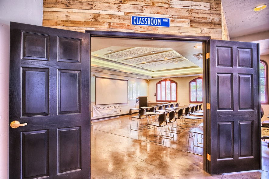 317 S 6th St, Las Vegas, NV for sale - Interior Photo - Image 3 of 59