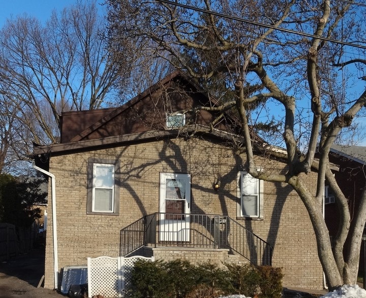 7 Thompson St, Dumont, NJ 07628