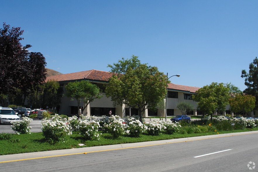 23801 Calabasas Rd, Calabasas, CA for lease - Building Photo - Image 1 of 5