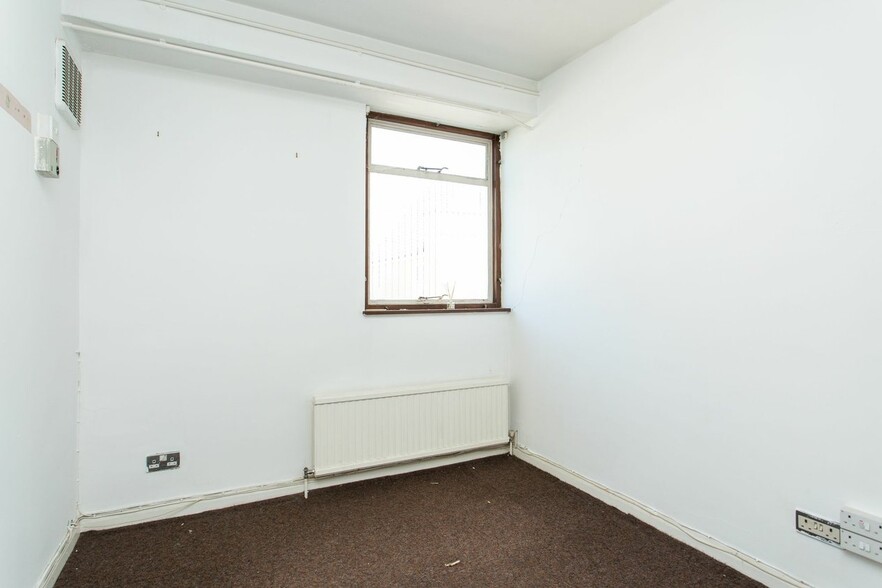 130 Mortimer St, Herne Bay for sale - Interior Photo - Image 2 of 5