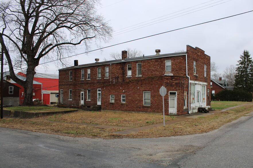 311 Saint Clair St, New Athens, IL for sale - Primary Photo - Image 1 of 28