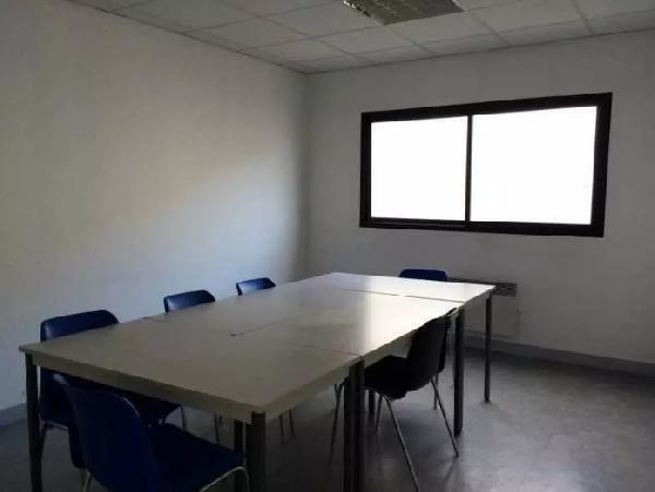 Location Entrepôt 655 m² - Photo 1