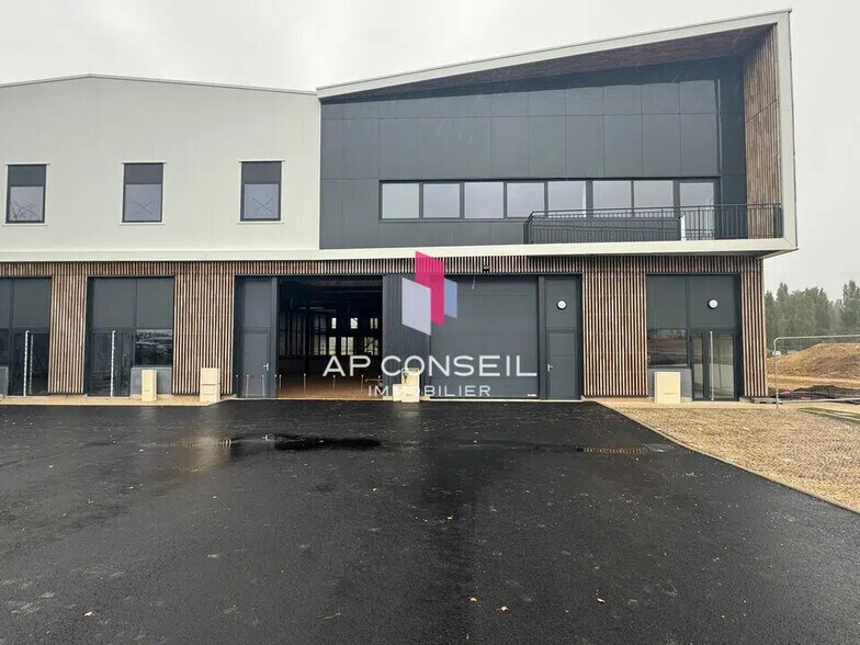 Flex in Plaisir for sale - Building Photo - Image 1 of 6