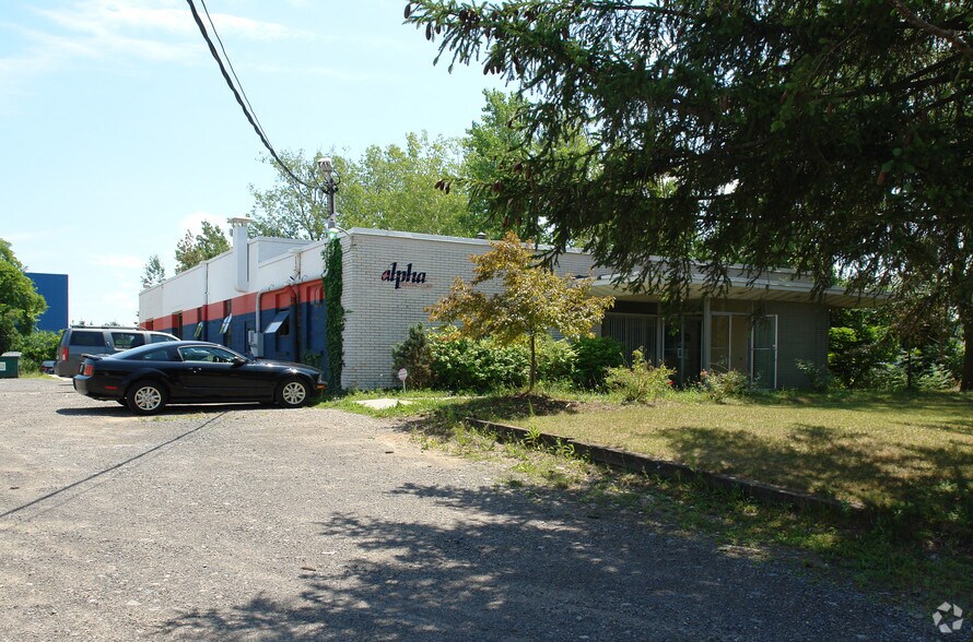 131 Falso Dr, Mattydale, NY for sale - Primary Photo - Image 1 of 1