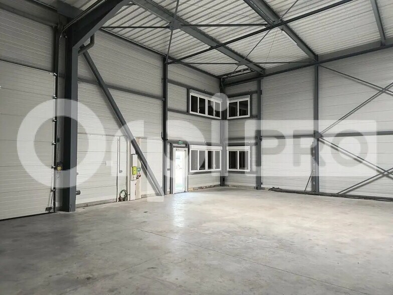 Flex in Cernay-lès-Reims for lease - Interior Photo - Image 2 of 4