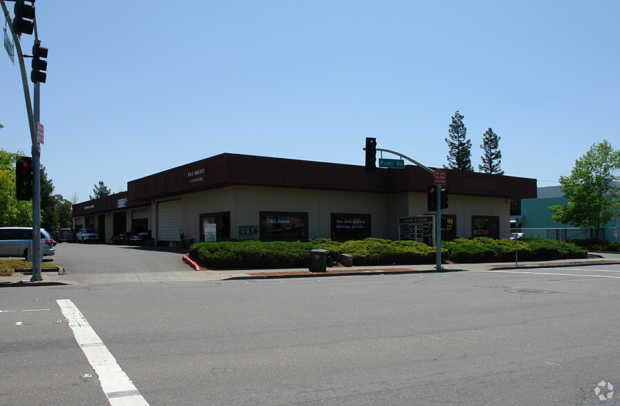 1000 Piner Rd, Santa Rosa, CA for lease - Building Photo - Image 3 of 8