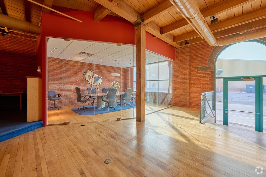 568 St. Paul St, Rochester, NY for lease - Interior Photo - Image 2 of 16