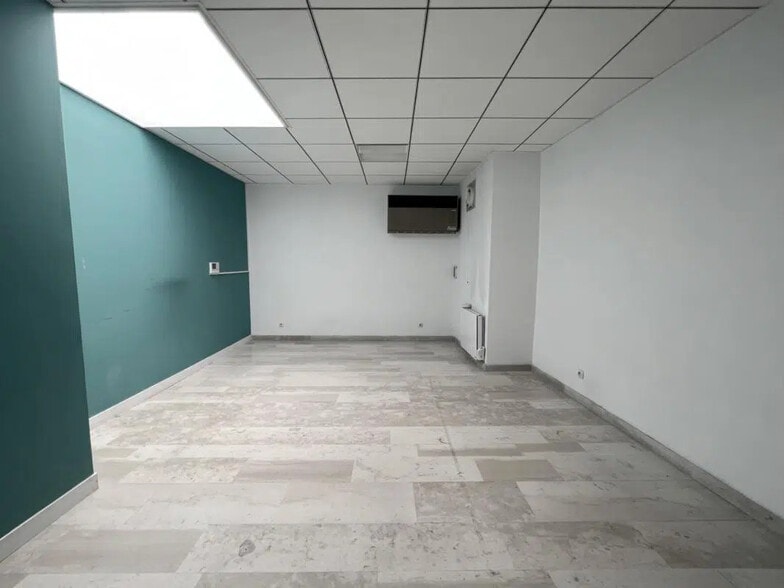 Office in Reims for lease - Interior Photo - Image 2 of 7
