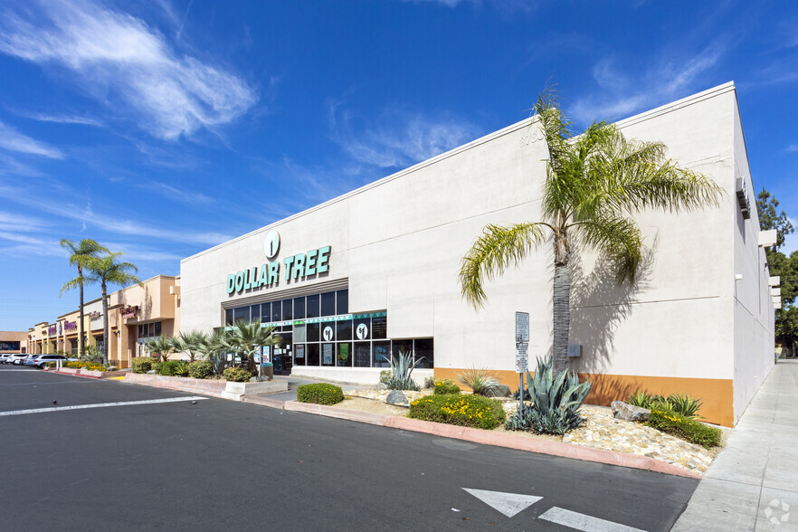 3730-3780 N Blackstone Ave, Fresno, CA for lease - Building Photo - Image 1 of 5