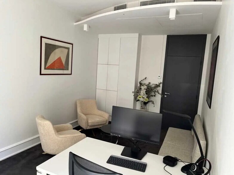 40 Rue La Pérouse, Paris for lease - Interior Photo - Image 3 of 8