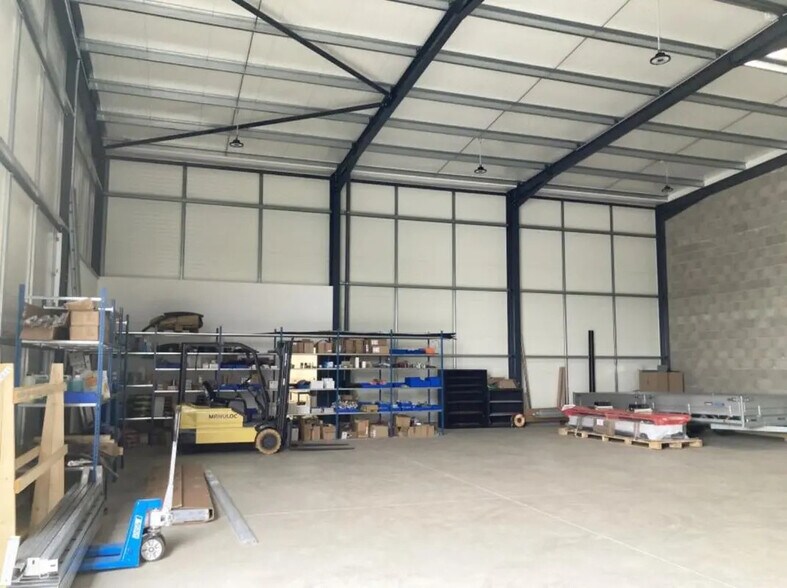 Office in Meung-sur-Loire for lease - Interior Photo - Image 3 of 9