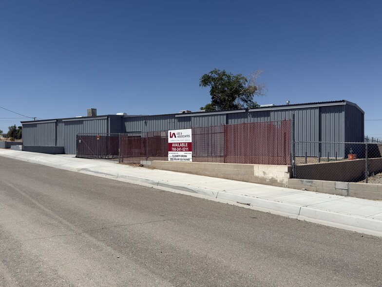 880 Laverne Ave, Barstow, CA for lease - Building Photo - Image 1 of 5