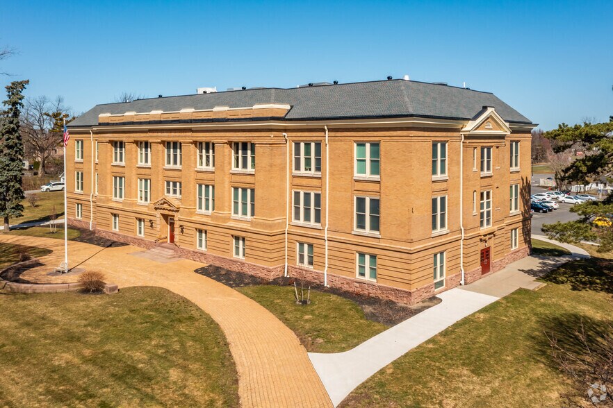 30 Fort Hill Ave, Canandaigua, NY for sale - Primary Photo - Image 1 of 1