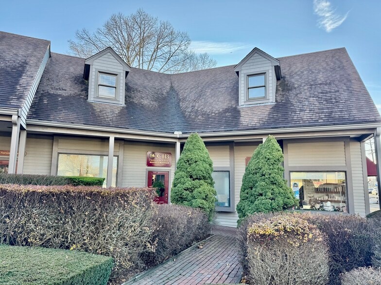 567-575 E Main Rd, Middletown, RI for lease - Building Photo - Image 2 of 13