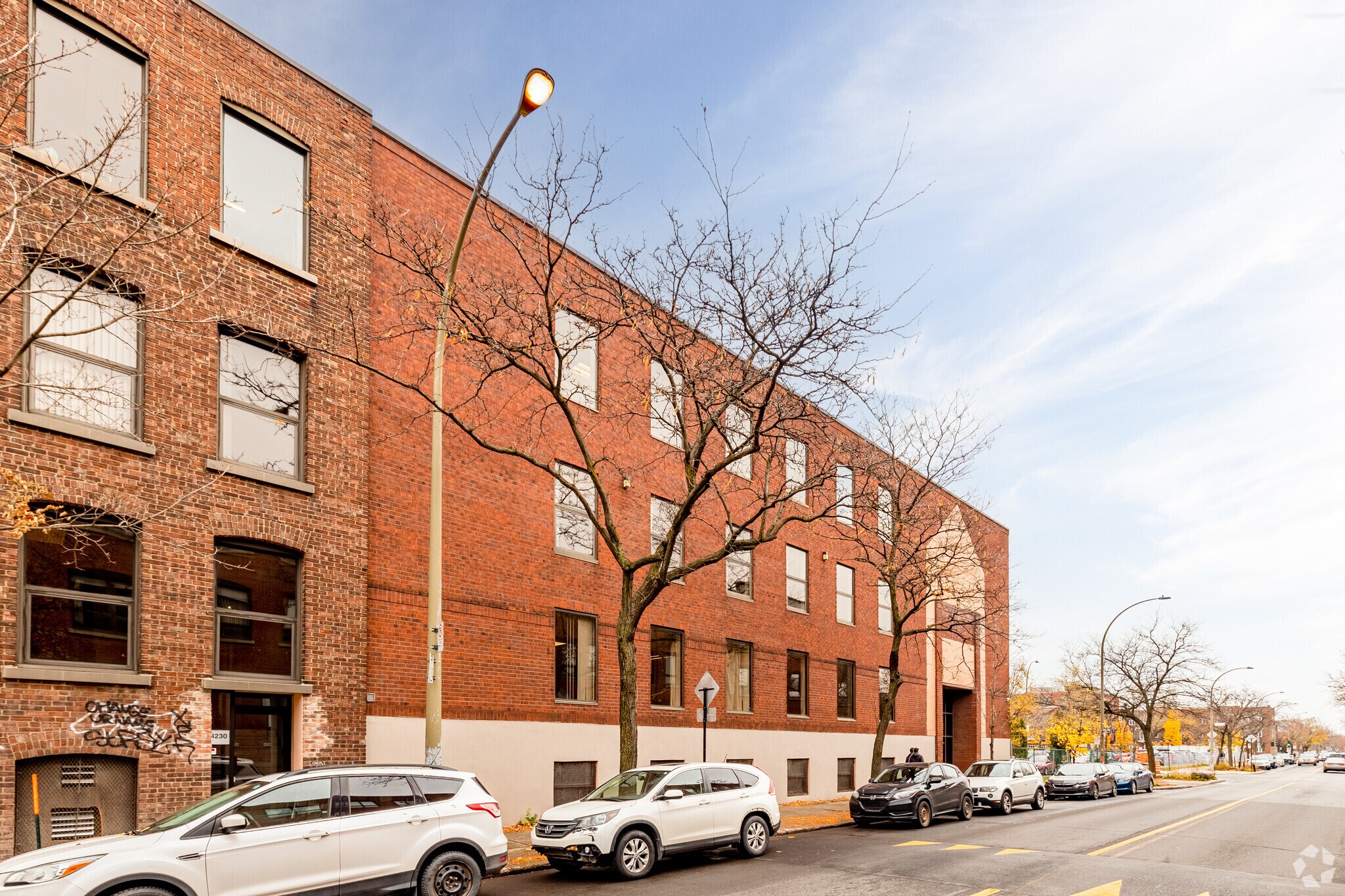 4220 Rue De Rouen, Montréal, QC H1V 3T2 Office for Lease