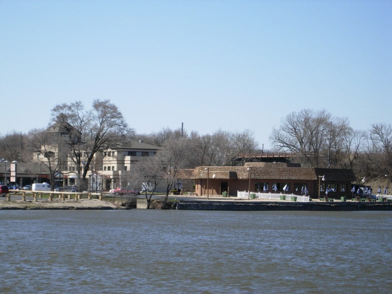 320 N 2nd St, St Charles, IL for sale - Primary Photo - Image 1 of 1