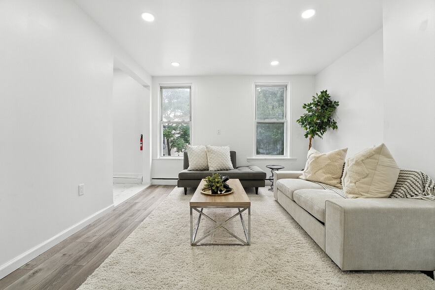 283 GRIFFITH St, Jersey City, NJ for sale - Building Photo - Image 3 of 23