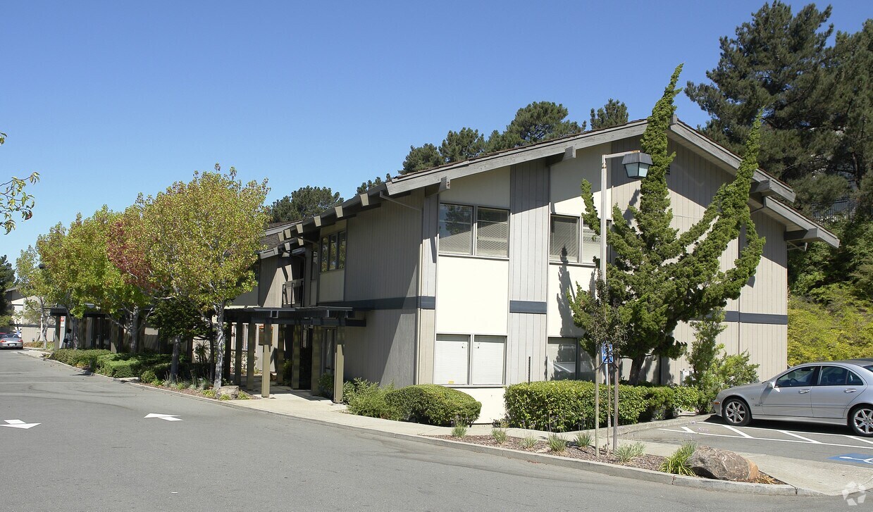 1430 Tara Hills Dr, Pinole, CA 94564 - Unit 105 - - Interior Photo - Image 2 of 7